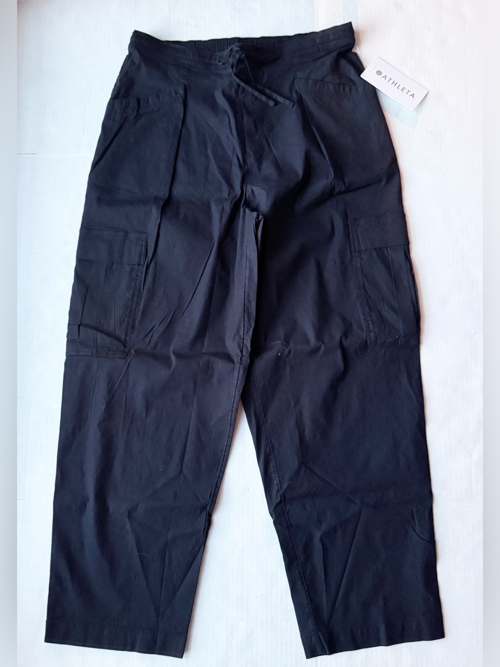 Athleta New Paradise Straight Leg Cargo
Pants Linen Blend In black Size M
NWT - Picture 5 of 16